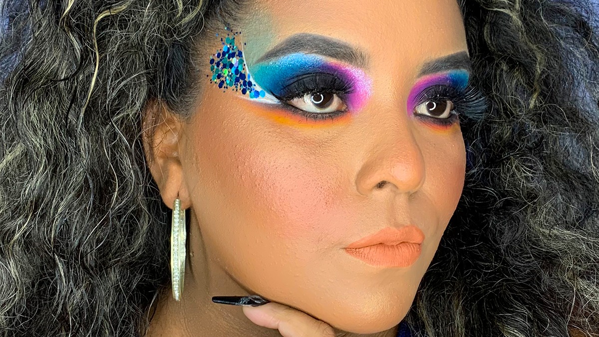 Valaxia makeup artist