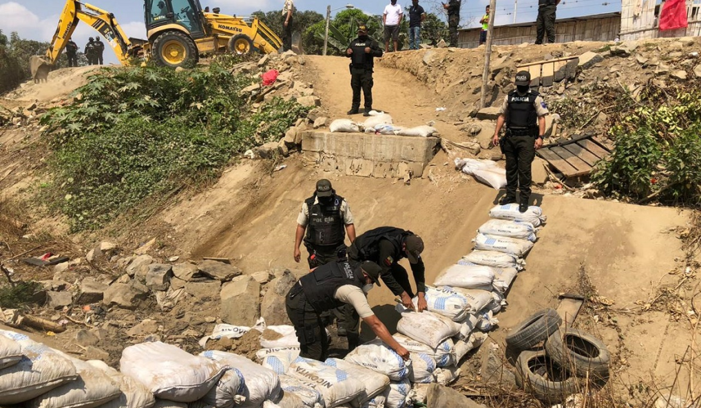 Perú y Ecuador destruyen 63 puentes usados por migrantes
